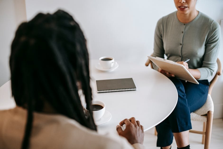 Therapist and patient meeting in a recovery support group setting